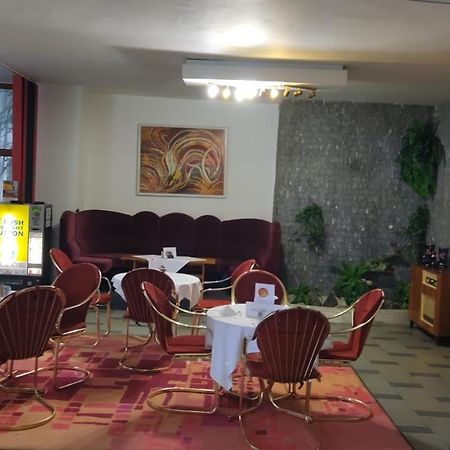 Hotel Apollo Valašské Meziříčí Exterior foto